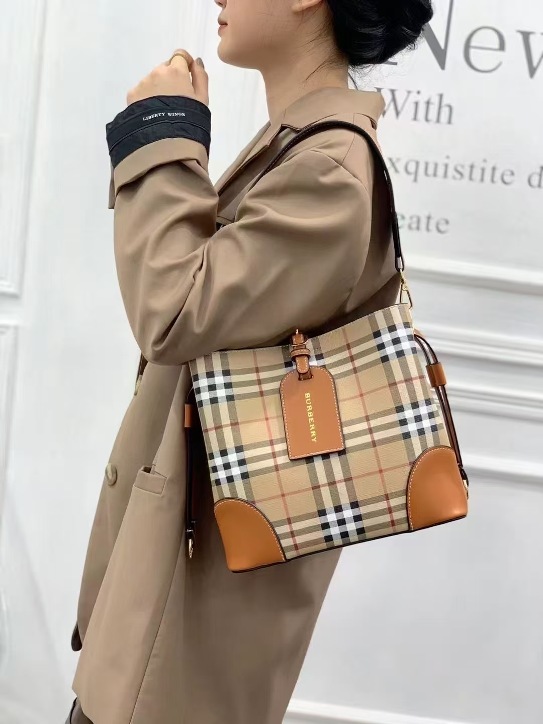 38$ BURBERRY 8020 Tote bag size 24x13x22 cm 015700 BR1954 gallery