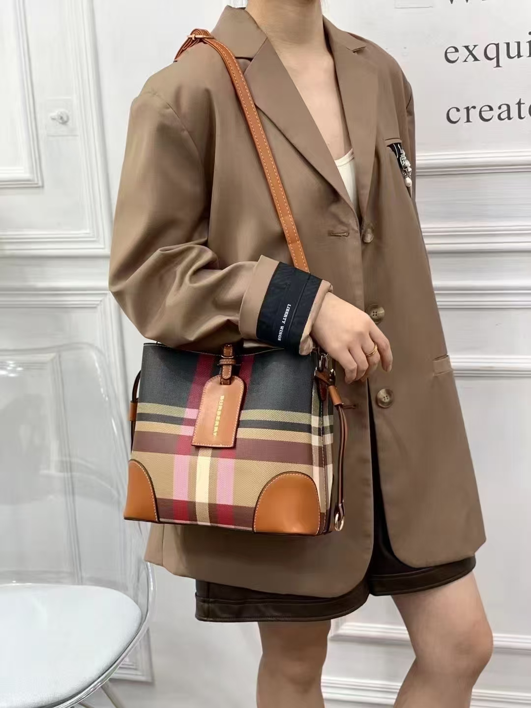 38$ BURBERRY 8020 Tote bag size 24x13x22 cm 015700 BR1954 gallery