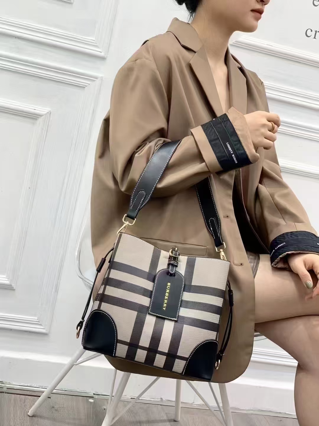 38$ BURBERRY 8020 Tote bag size 24x13x22 cm 015700 BR1954 gallery