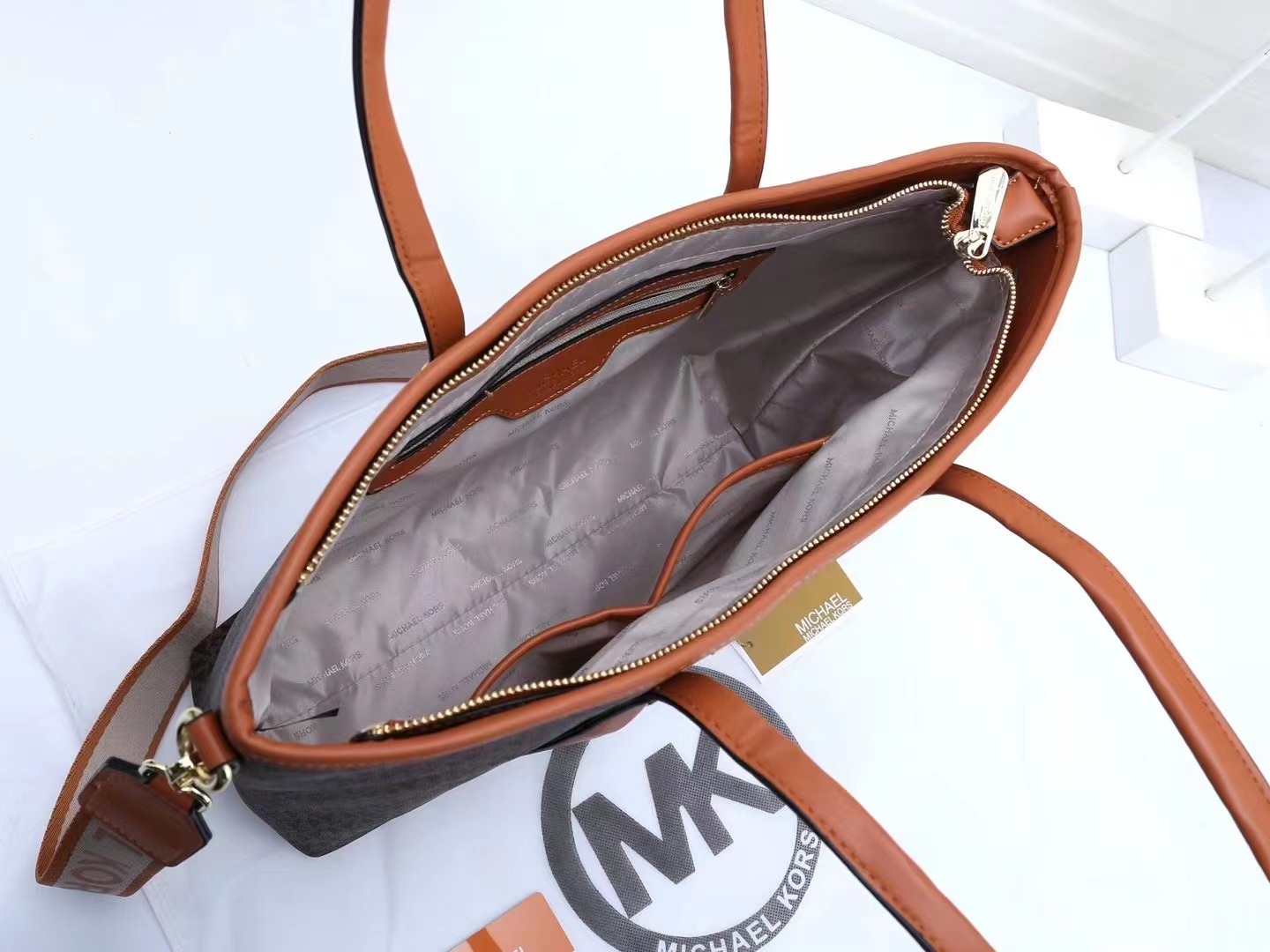 39$ MK 23011 Tote bag size 33x28x12 cm 418660 BR1758 gallery