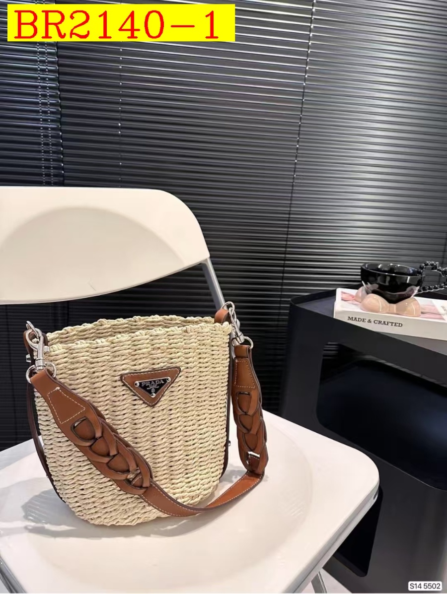 39$ PRADA 045 Shoulder bag size 25X17 cm 116930 BR2140 gallery