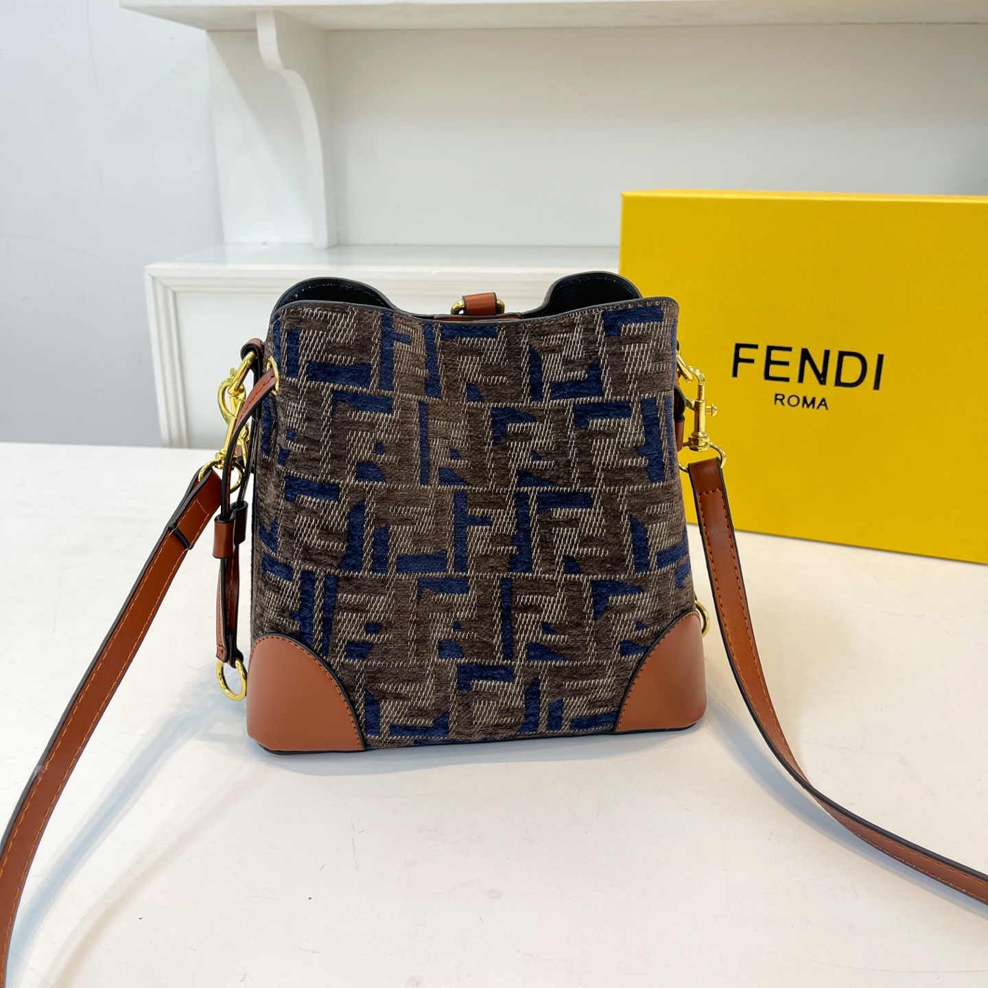 39$ dh FENDI 48920 Shoulder bag size 21X19X12 cm 41576023792 BY2491 gallery