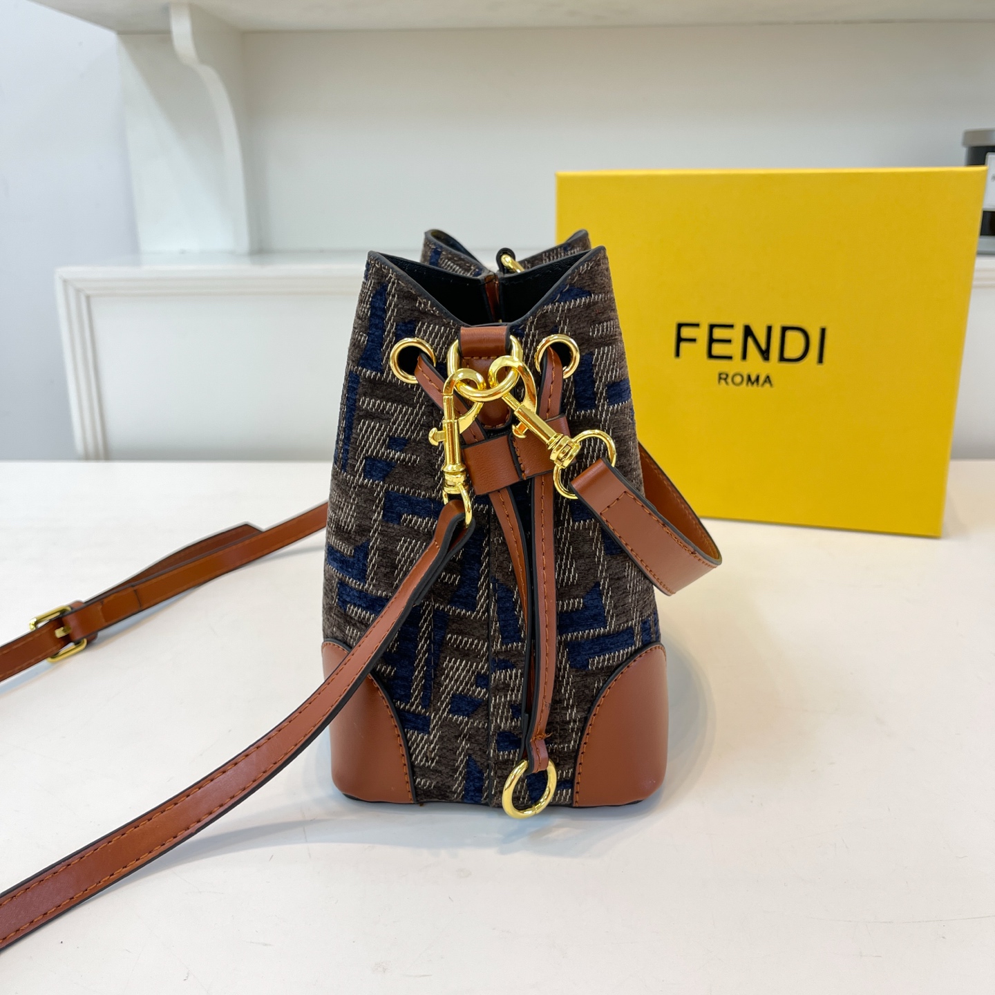 39$ dh FENDI 48920 Shoulder bag size 21X19X12 cm 41576023792 BY2491 gallery