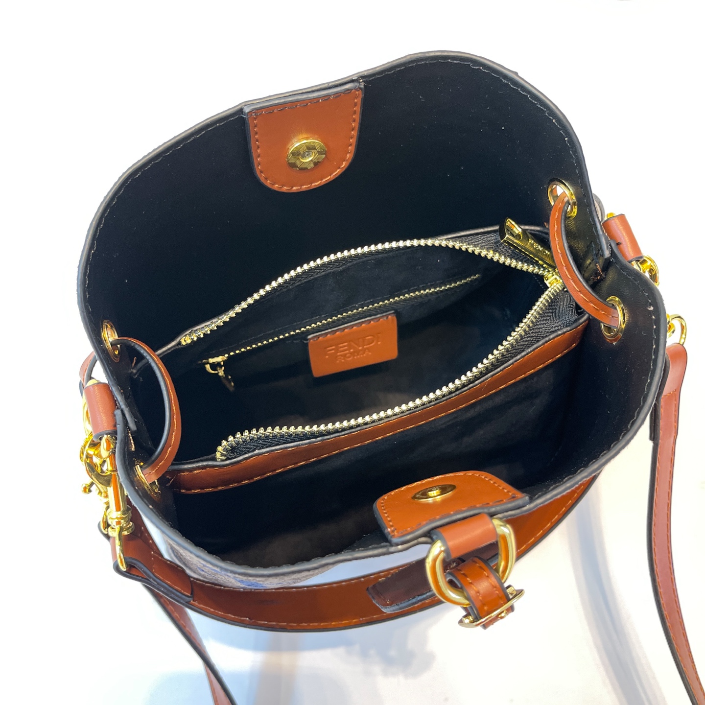 39$ dh FENDI 48920 Shoulder bag size 21X19X12 cm 41576023792 BY2491 gallery