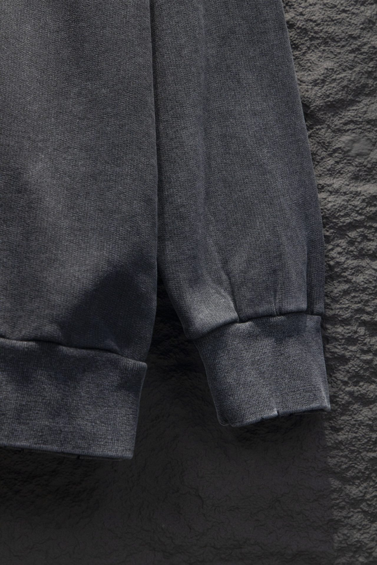 40$ Balenciaga Sweatshirt size XS-L 613528 WX162 gallery