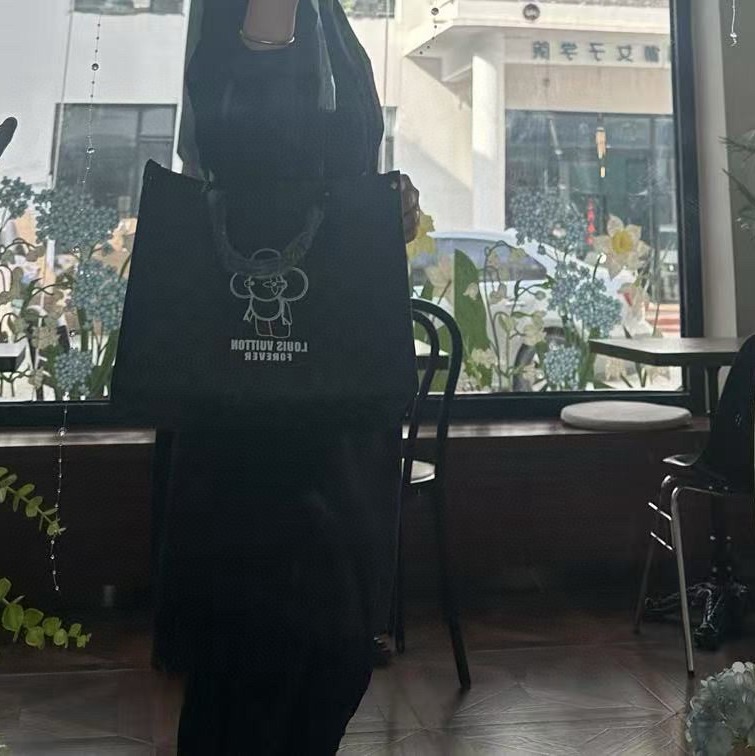 40$ Lv pu Tote bag size 35X27X15 CM 013770 DX710 gallery
