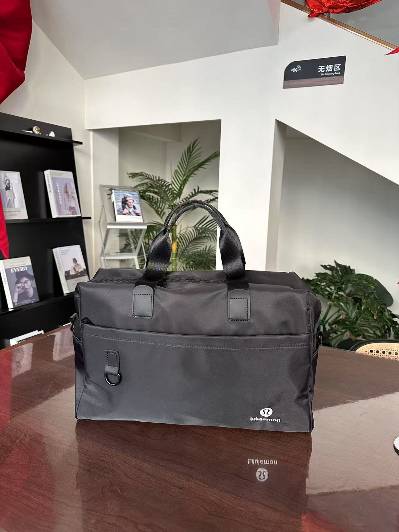 40$ prada lululemon Travelling bag size 45X29X13 cm 318656 DX712 gallery