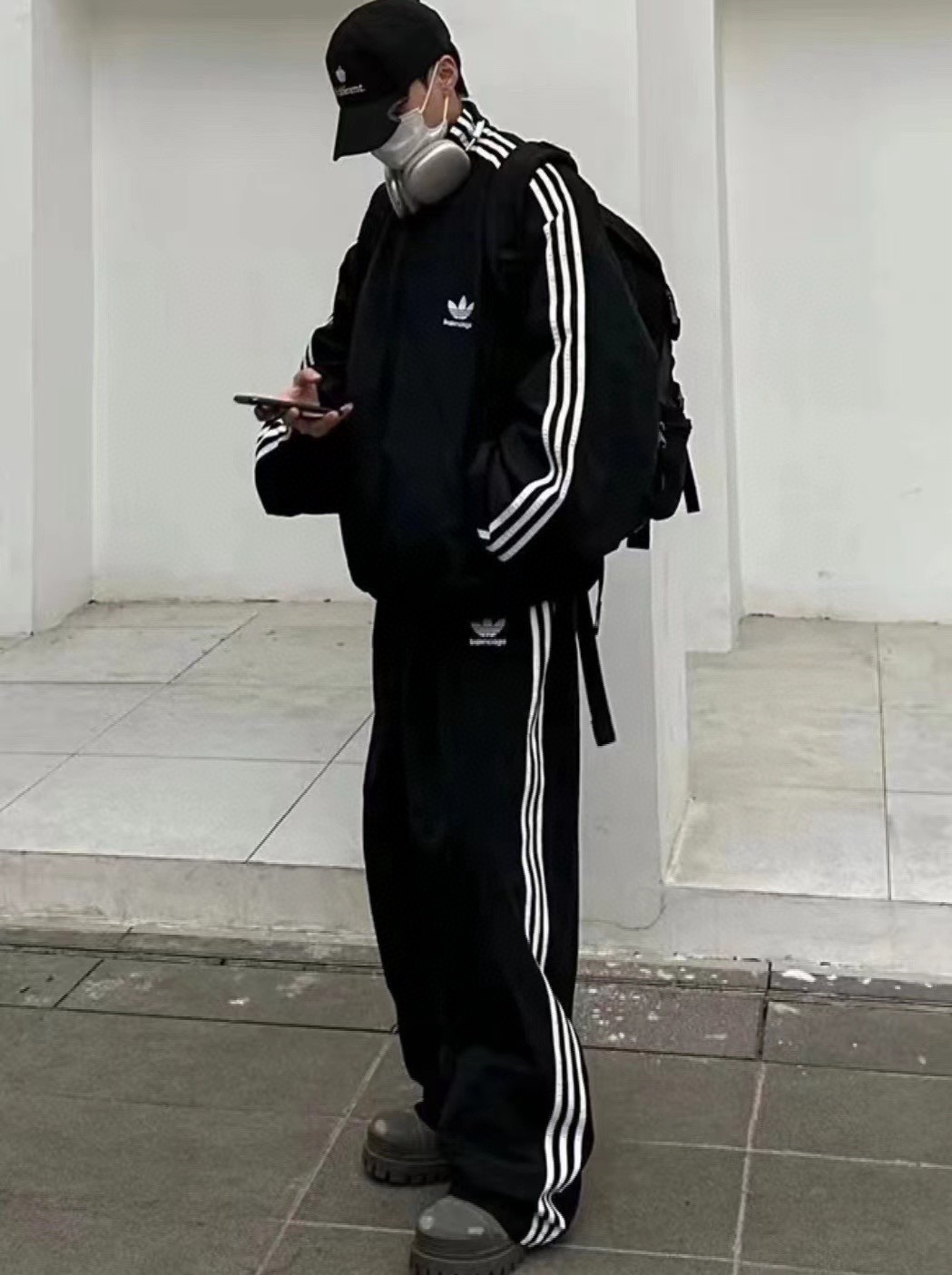 41$ Balenciaga Adidas 2024FW Pants size S-XL 714850 WX112 gallery