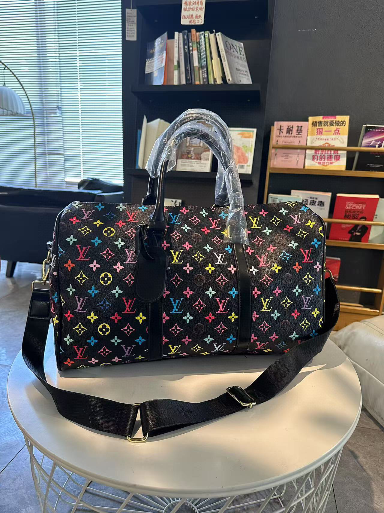 42$ LV Travelling bag size 45x29x18 cm 514736 DX736 gallery