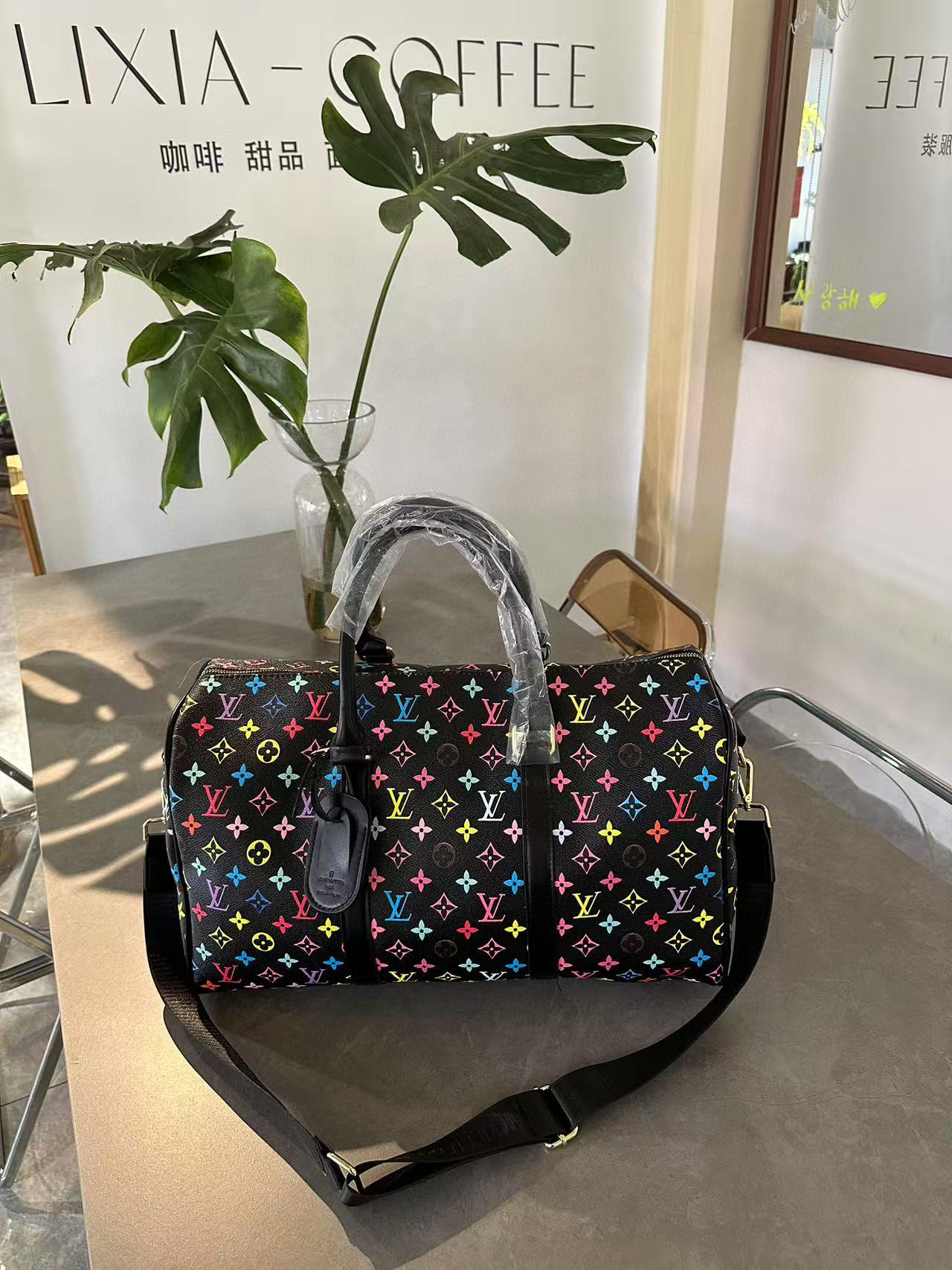 42$ LV Travelling bag size 45x29x18 cm 514736 DX736 gallery