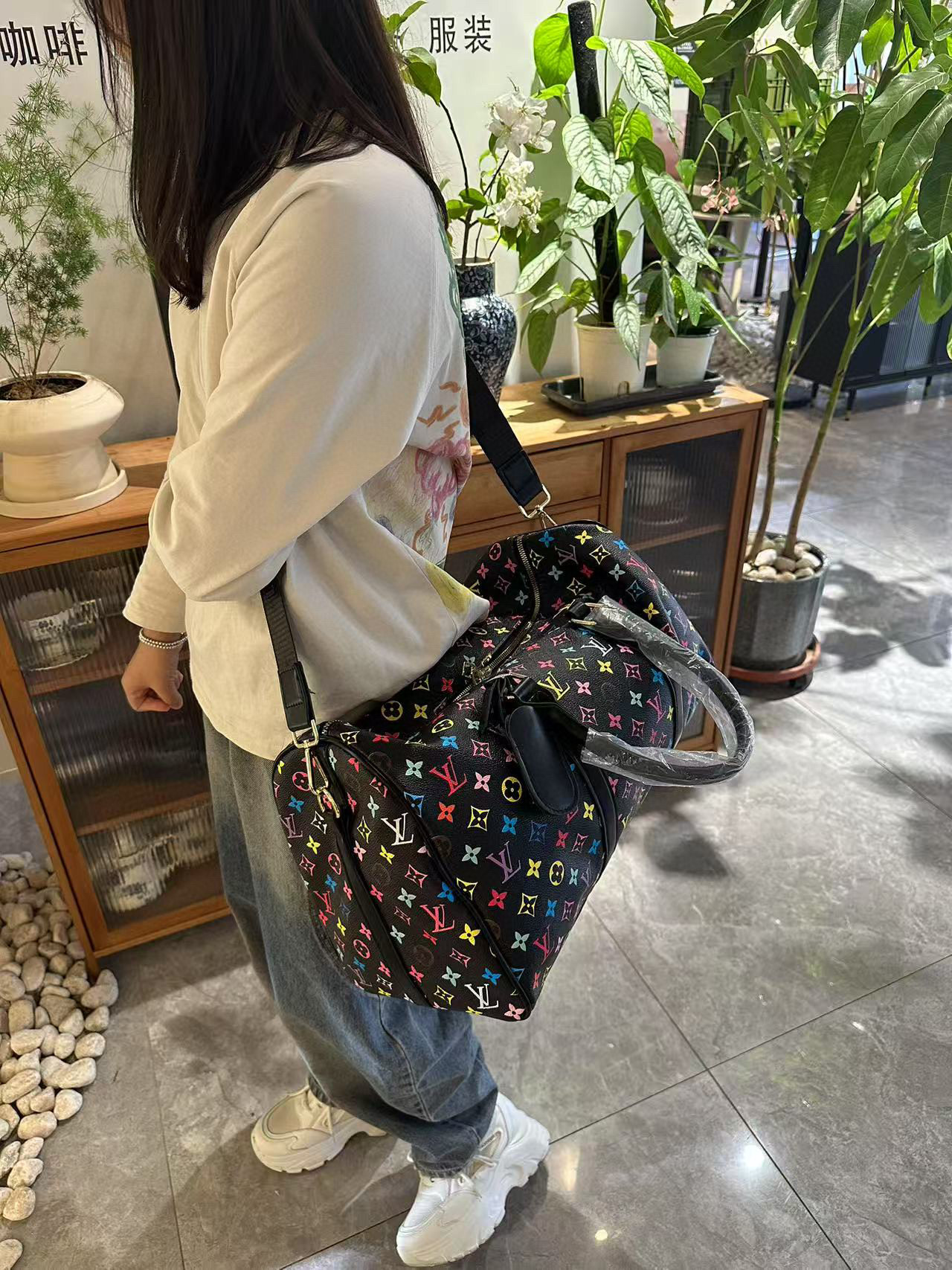 42$ LV Travelling bag size 45x29x18 cm 514736 DX736 gallery
