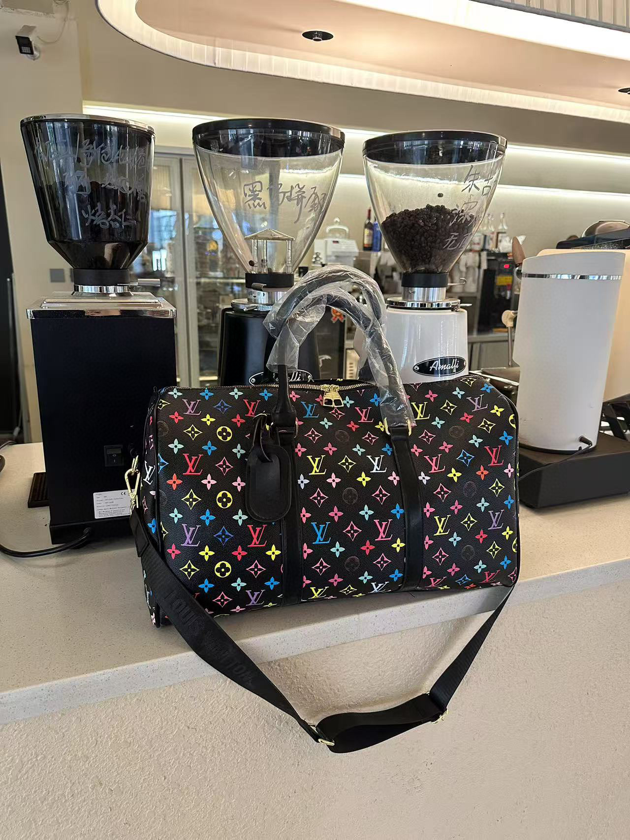 42$ LV Travelling bag size 45x29x18 cm 514736 DX736 gallery