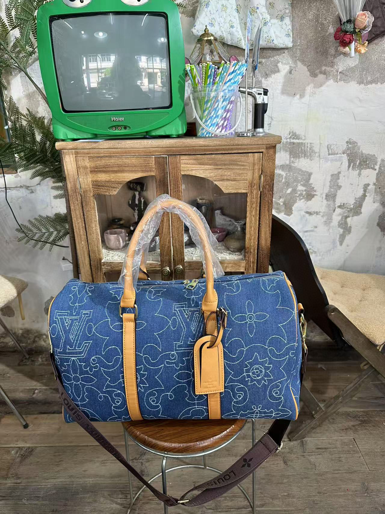 42$ Lv 34613 Travelling bag size 45x29x18 cm 315766 DX714 gallery