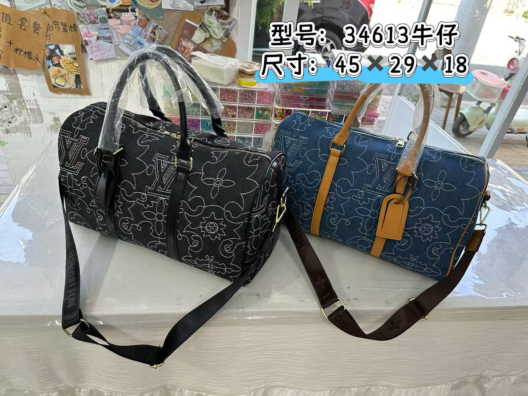 42$ Lv 34613 Travelling bag size 45x29x18 cm 315766 DX714 gallery
