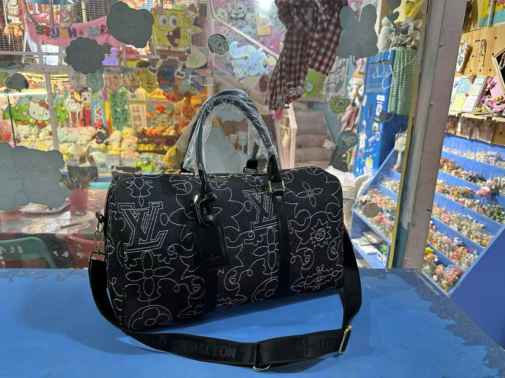 42$ Lv 34613 Travelling bag size 45x29x18 cm 315766 DX714 gallery