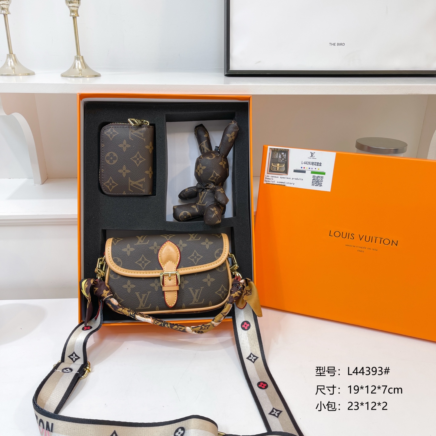 43$ dh LV 44393 Shoulder bag size 19X12X7 cm 72415034031 BY2295 gallery