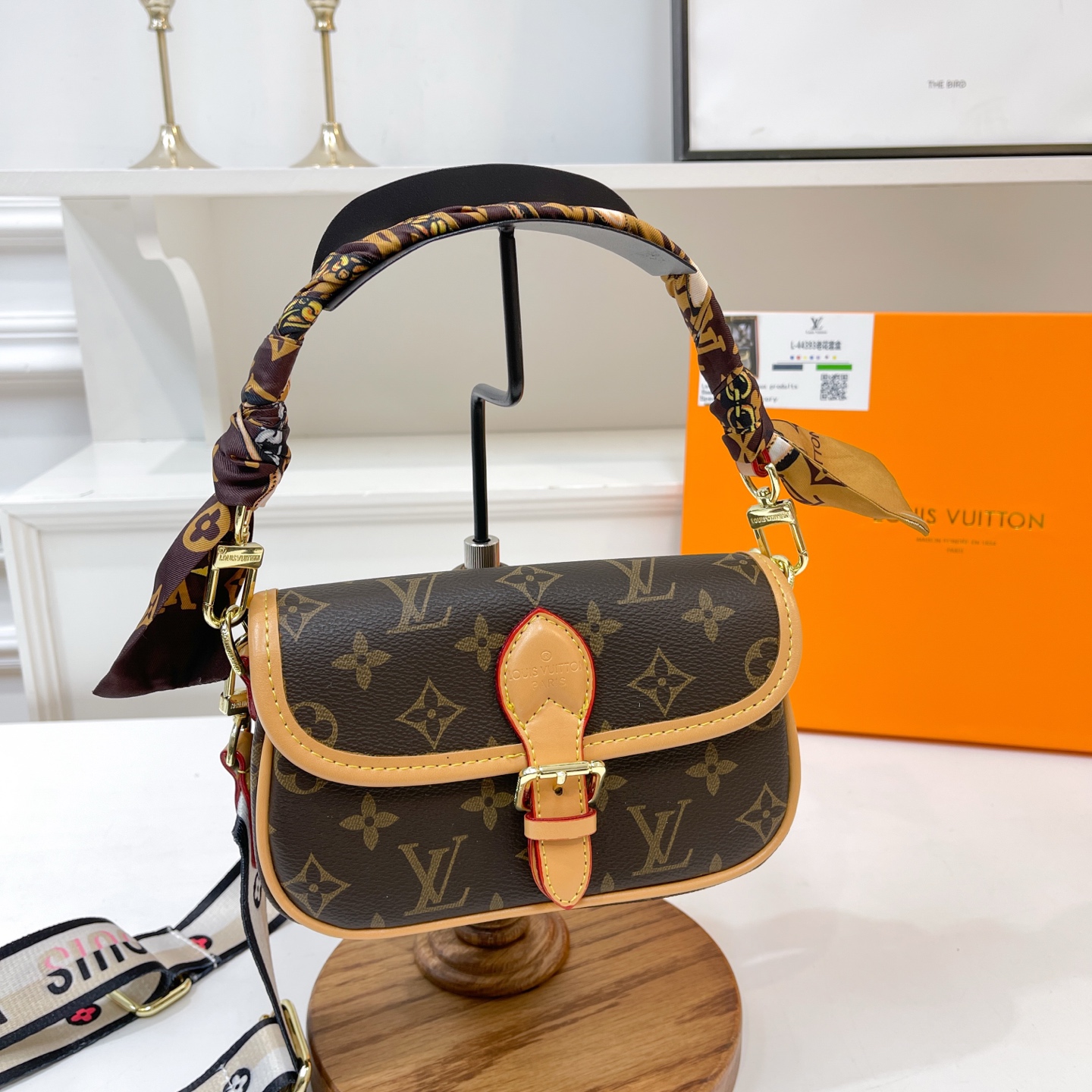 43$ dh LV 44393 Shoulder bag size 19X12X7 cm 72415034031 BY2295 gallery