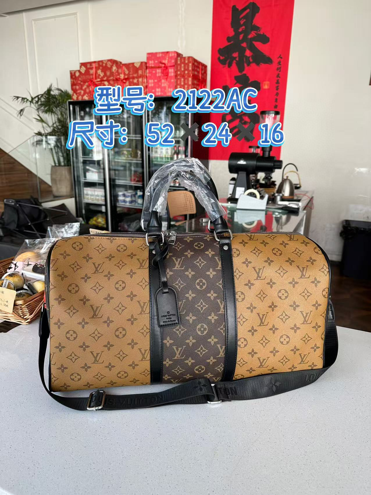 44$ LV 2122 Travelling bag size 52x24x16 cm 811778 DX768 gallery