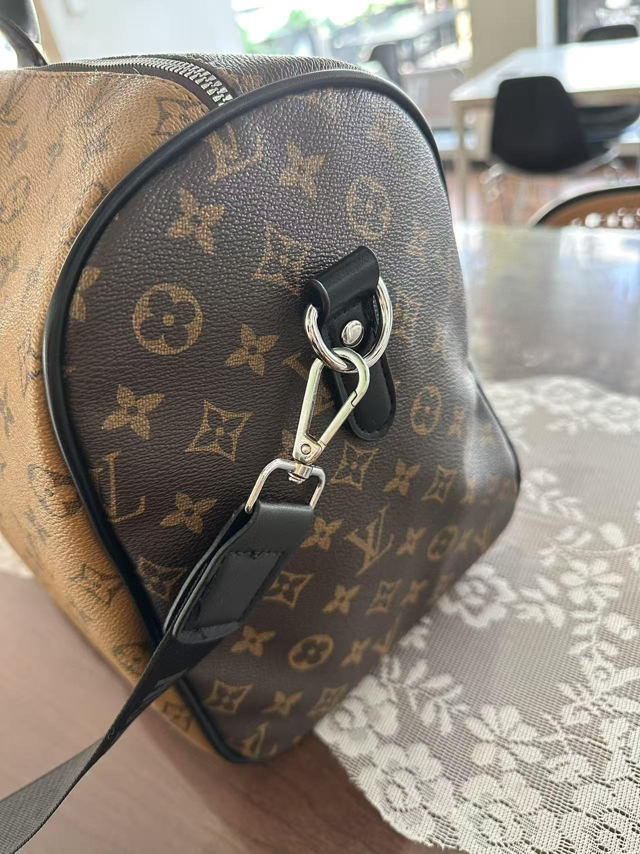 44$ LV 2122 Travelling bag size 52x24x16 cm 811778 DX768 gallery