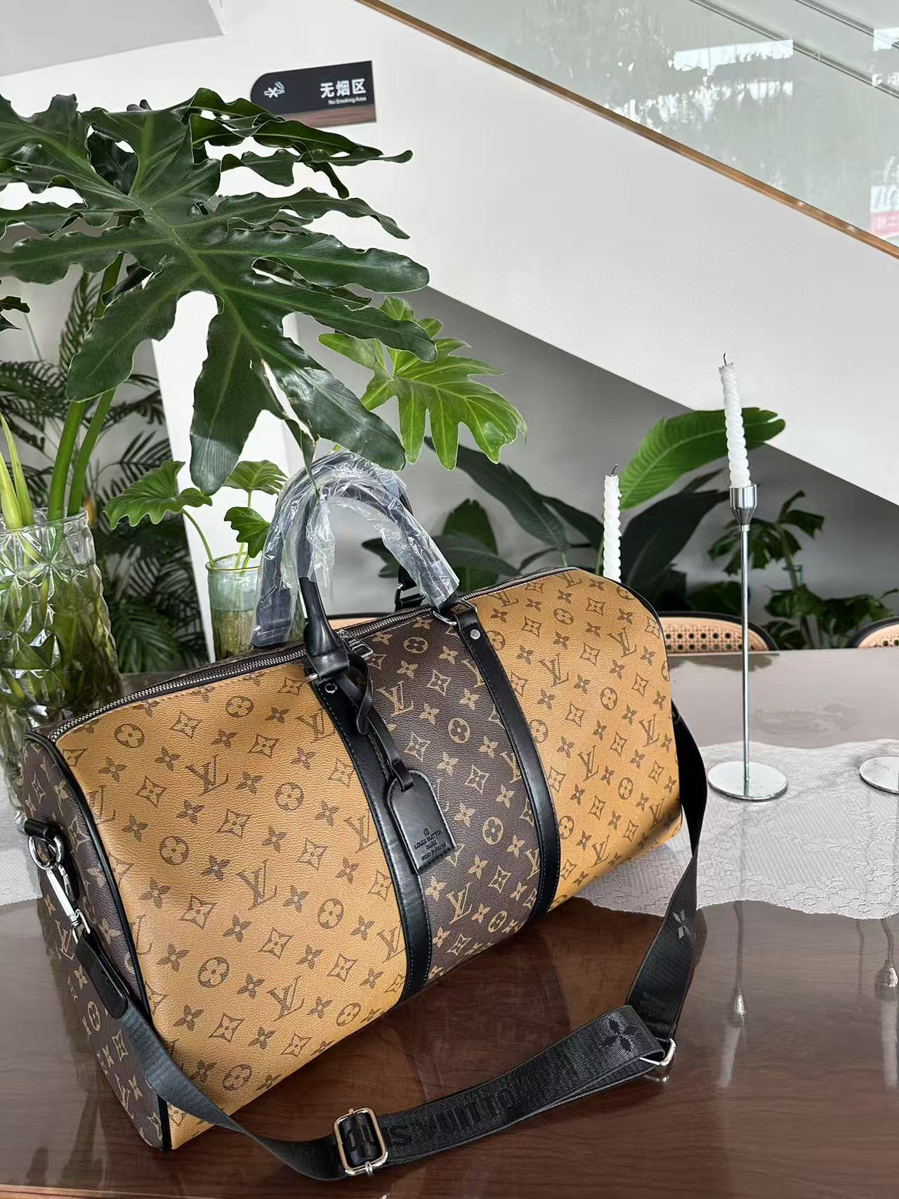 44$ LV 2122 Travelling bag size 52x24x16 cm 811778 DX768 gallery