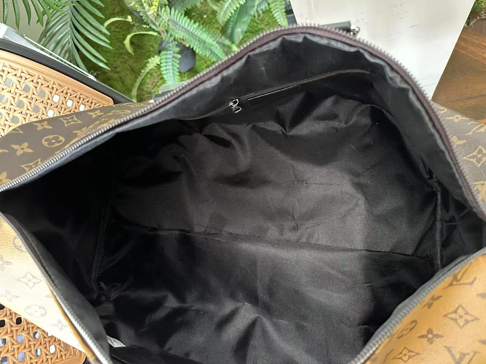 44$ LV 2122 Travelling bag size 52x24x16 cm 811778 DX768 gallery