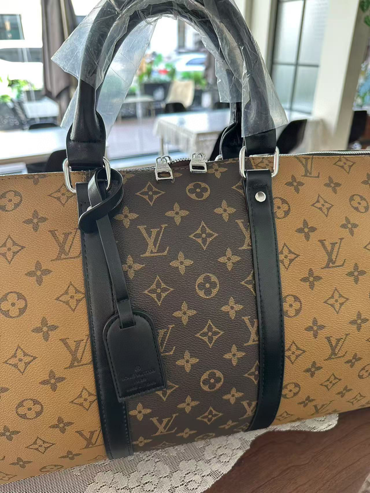 44$ LV 2122 Travelling bag size 52x24x16 cm 811778 DX768 gallery