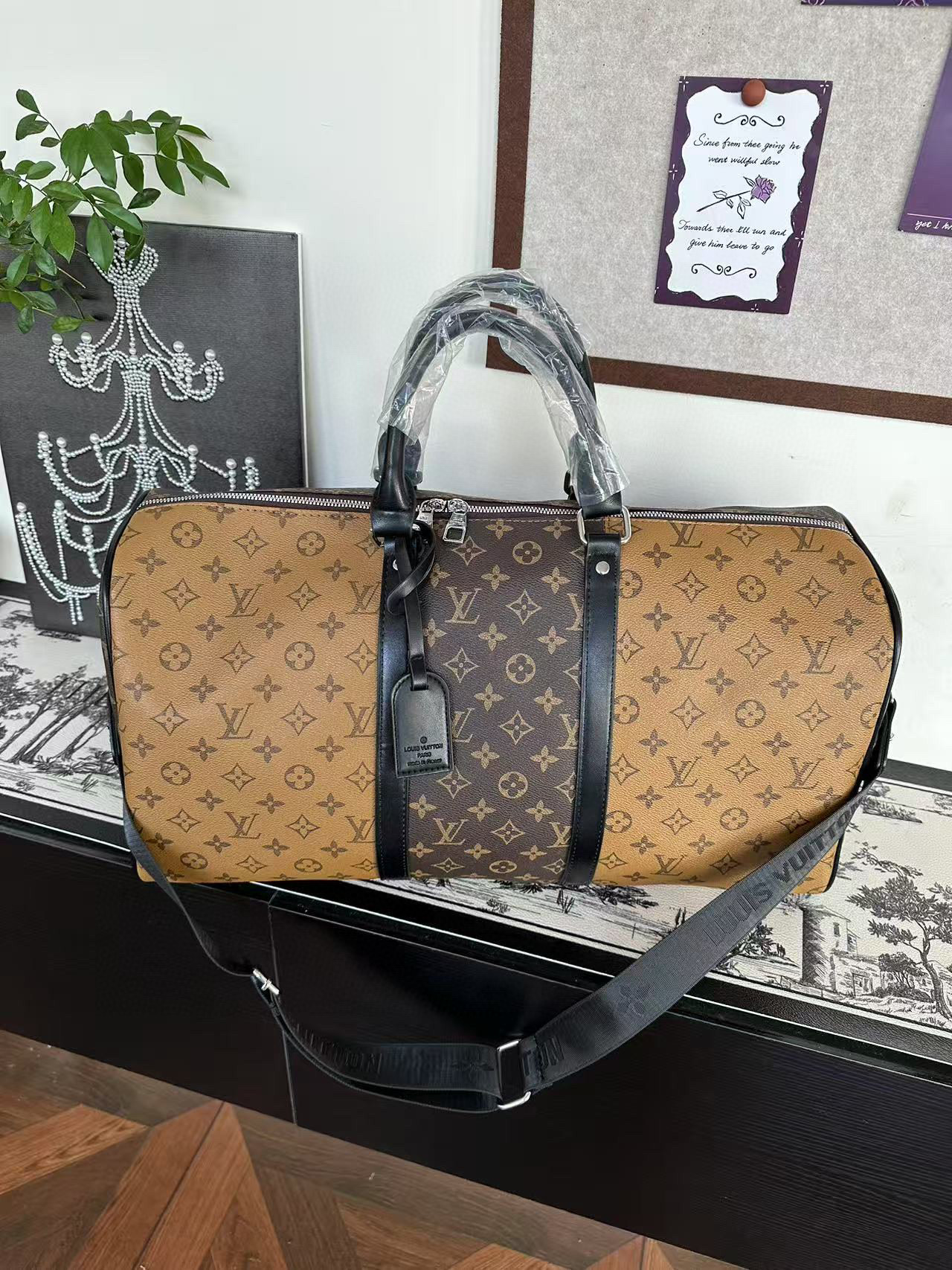 44$ LV 2122 Travelling bag size 52x24x16 cm 811778 DX768 gallery