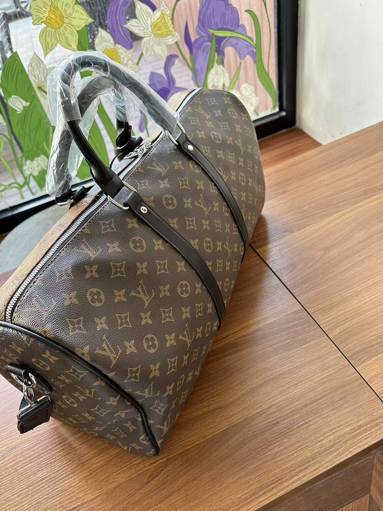 44$ LV 2122 Travelling bag size 52x24x16 cm 811778 DX768 gallery