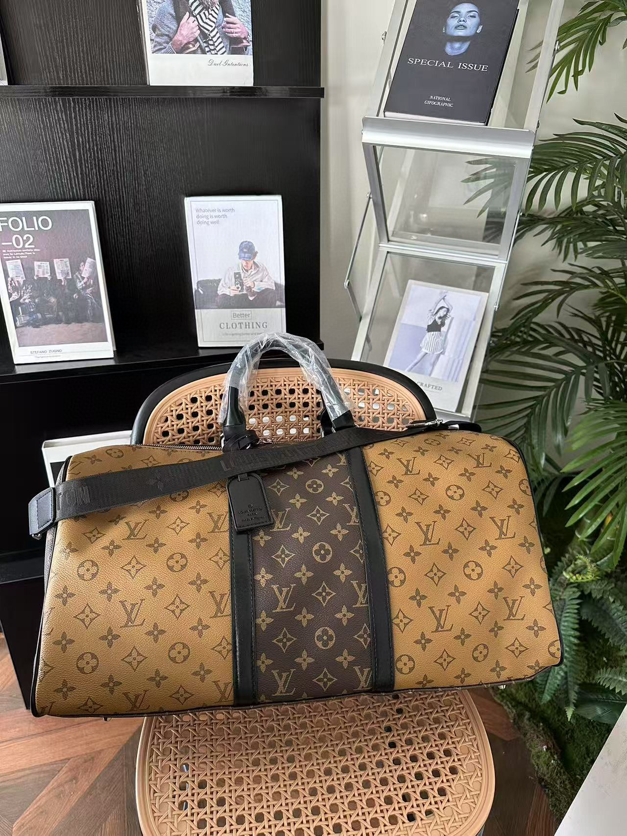 44$ LV 2122 Travelling bag size 52x24x16 cm 811778 DX768 gallery