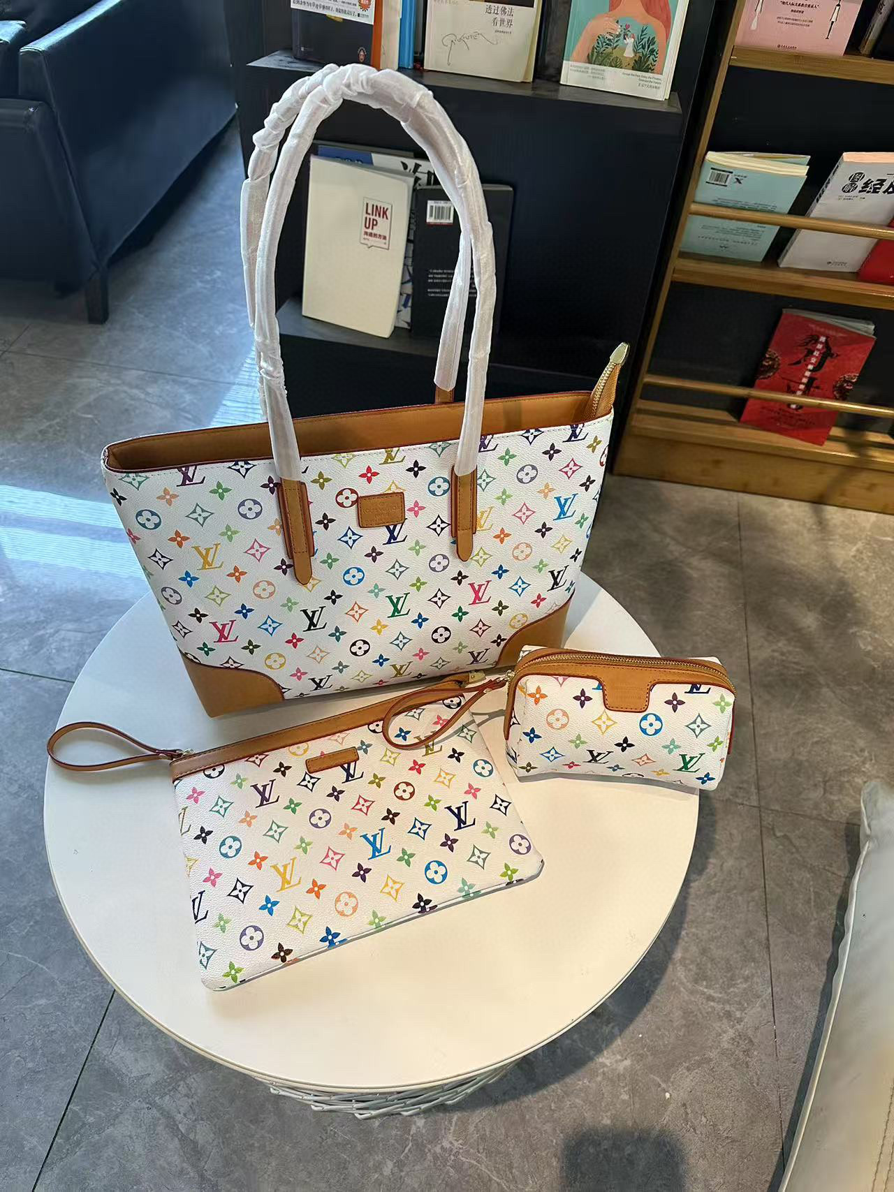 44$ dh LV 69413 Tote bag size 41x28x12 cm 61283034046 DX684 gallery