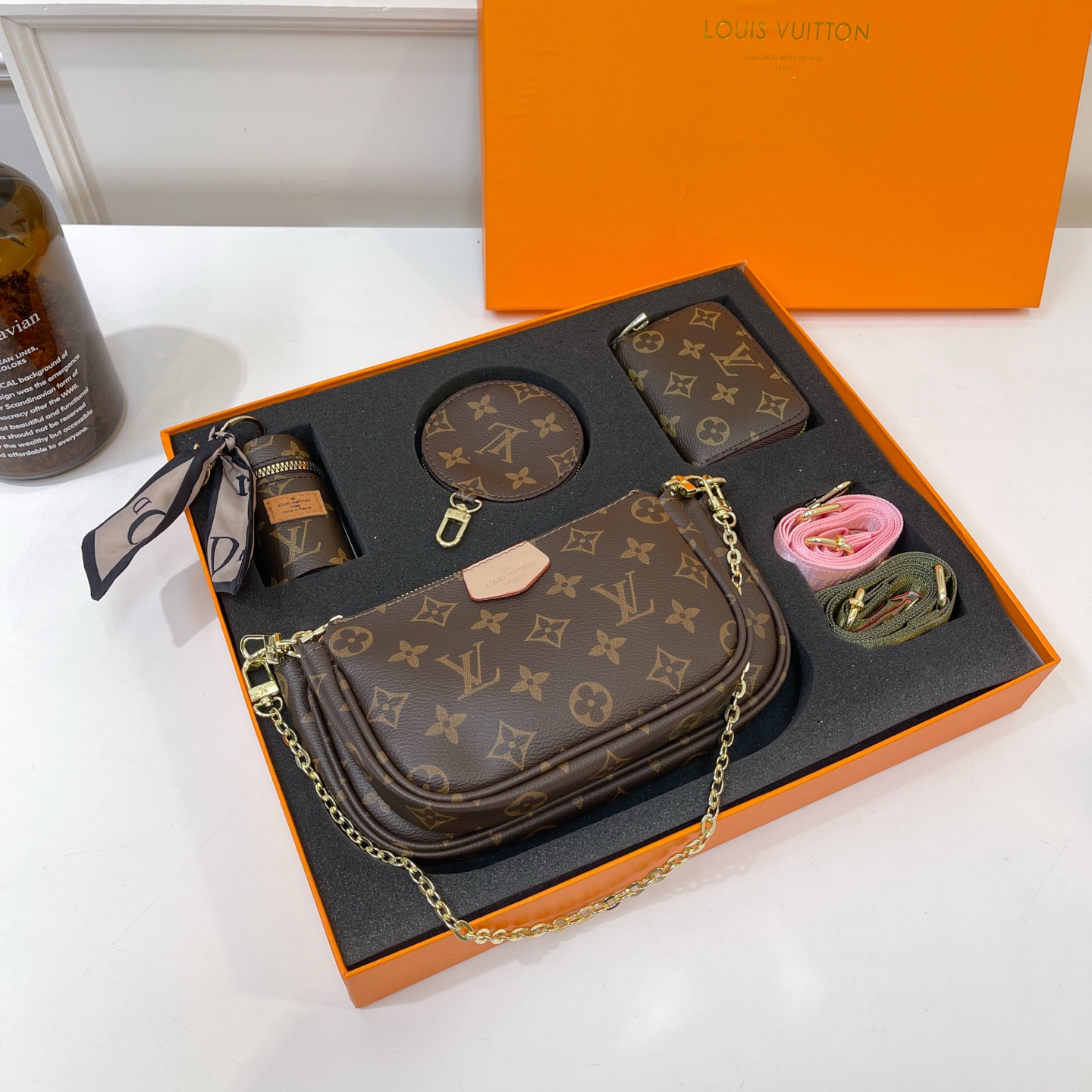 47$ dh LV 44391 Shoulder bag size 23X12X3 cm 92534634371 BY2623 gallery