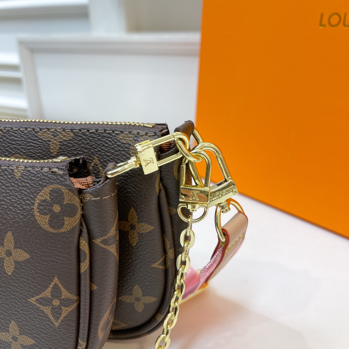 47$ dh LV 44391 Shoulder bag size 23X12X3 cm 92534634371 BY2623 gallery