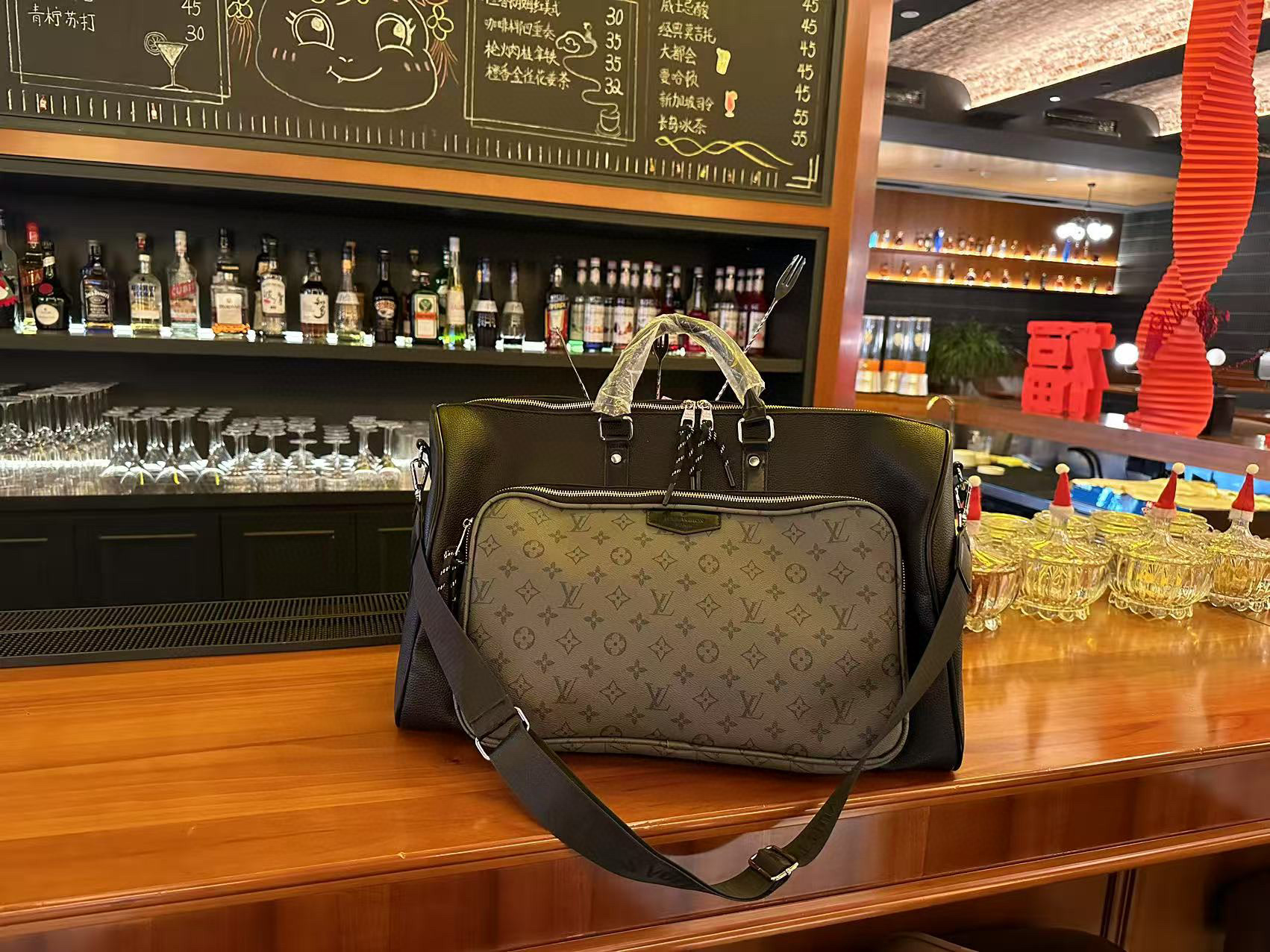 48$ dh LV Travelling bag pu size 50x30x22 cm 52417634384 DX688 gallery