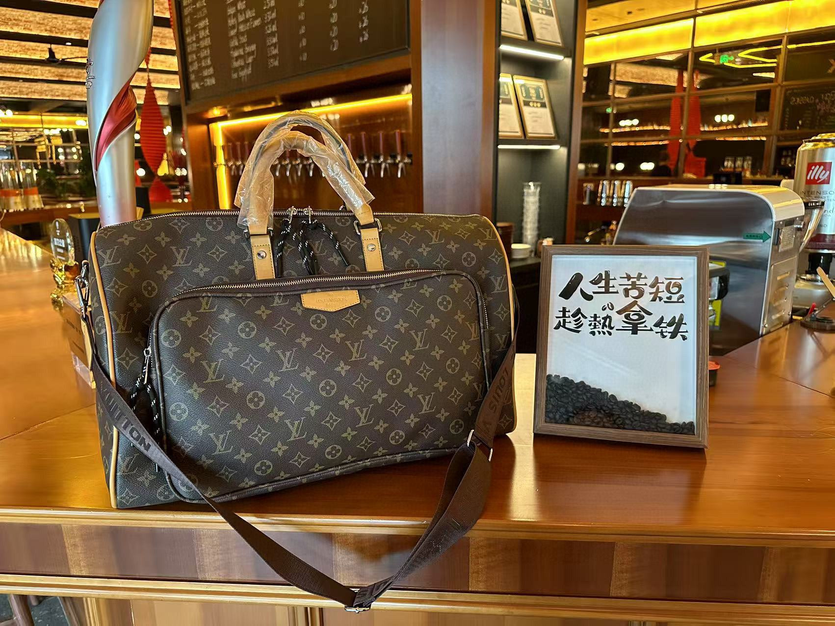 48$ dh LV Travelling bag pu size 50x30x22 cm 52417634384 DX688 gallery