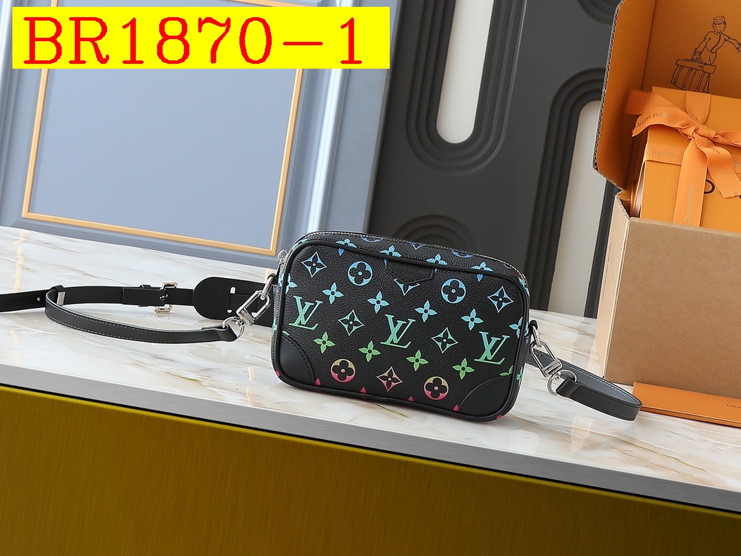 49$ LV M14058 M14253 size 20x13x6 cm 325800 BR1870 gallery