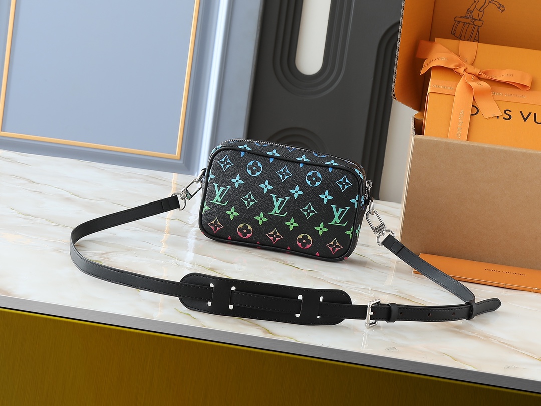 49$ LV M14058 M14253 size 20x13x6 cm 325800 BR1870 gallery