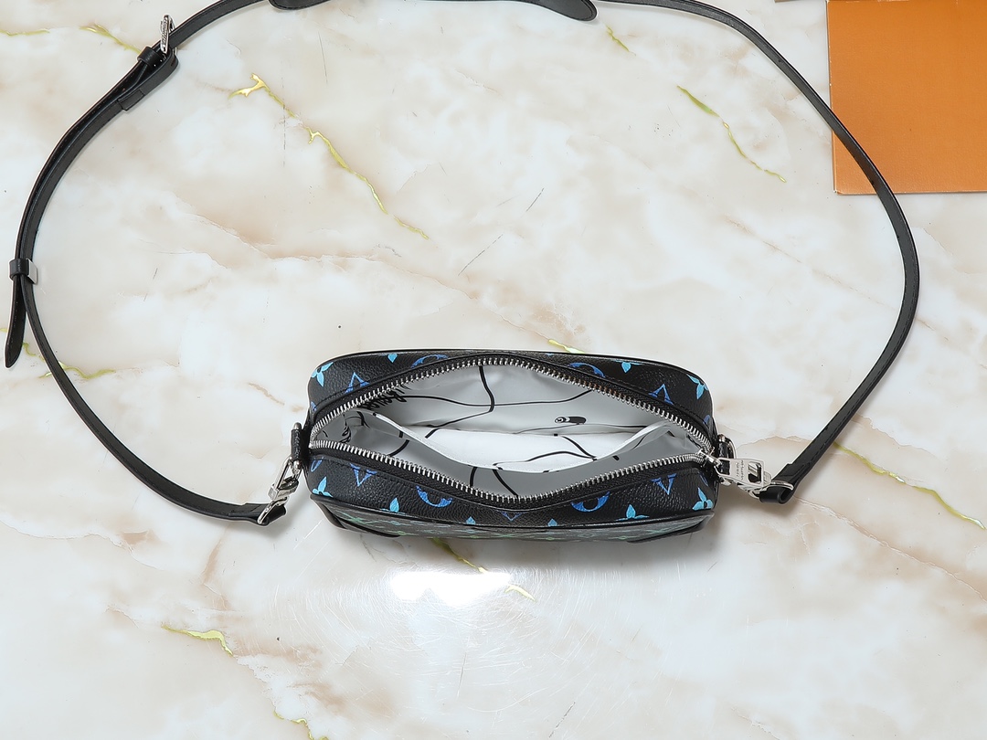49$ LV M14058 M14253 size 20x13x6 cm 325800 BR1870 gallery