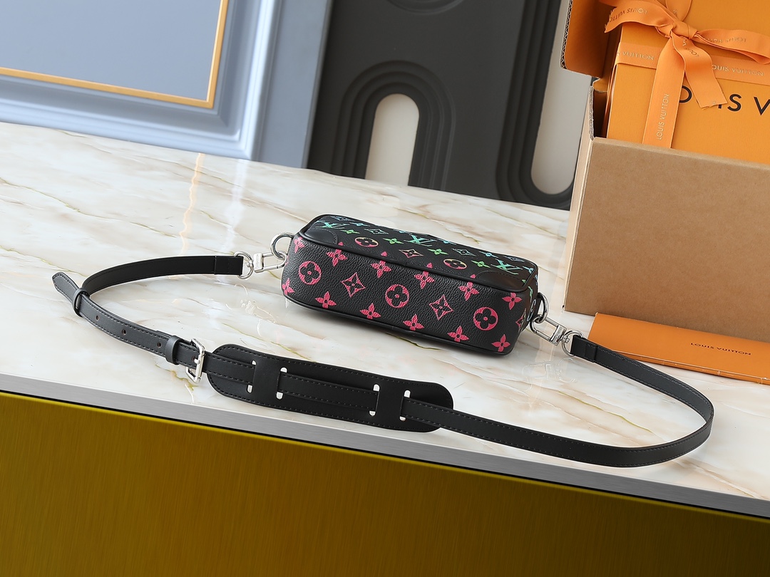 49$ LV M14058 M14253 size 20x13x6 cm 325800 BR1870 gallery