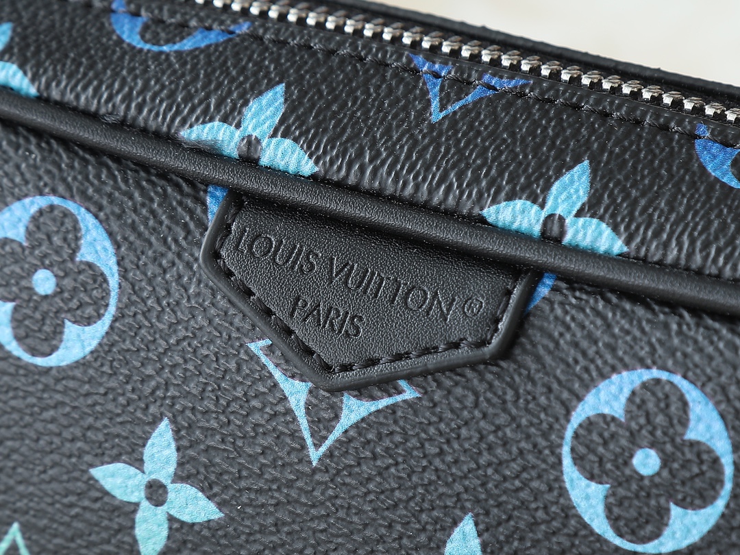 49$ LV M14058 M14253 size 20x13x6 cm 325800 BR1870 gallery