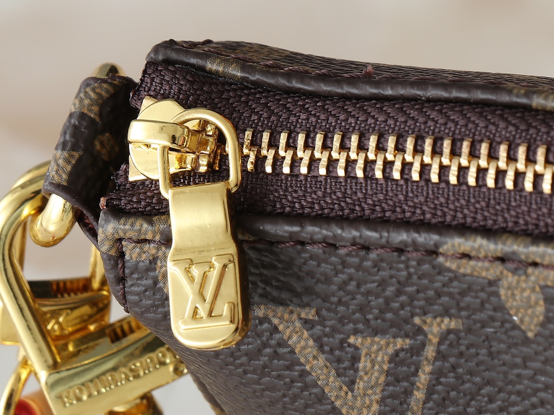 52$ LV Pochette Accessoires Shoulder bag size 22x13x4 cm 037030 BR2106 gallery