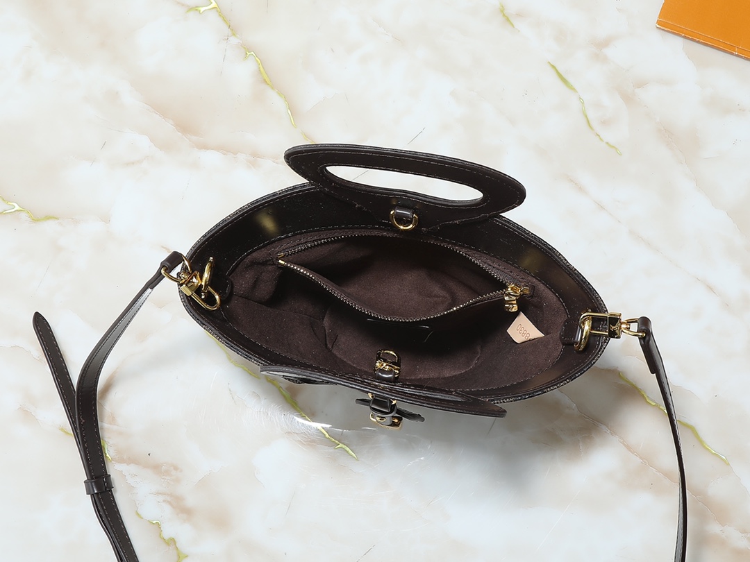 54$ LV Nicolas Ghesquiere Tote bag size 12x18x7 cm 339200 BR2100 gallery