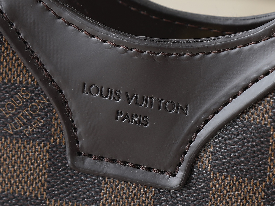 54$ LV Nicolas Ghesquiere Tote bag size 12x18x7 cm 339200 BR2100 gallery