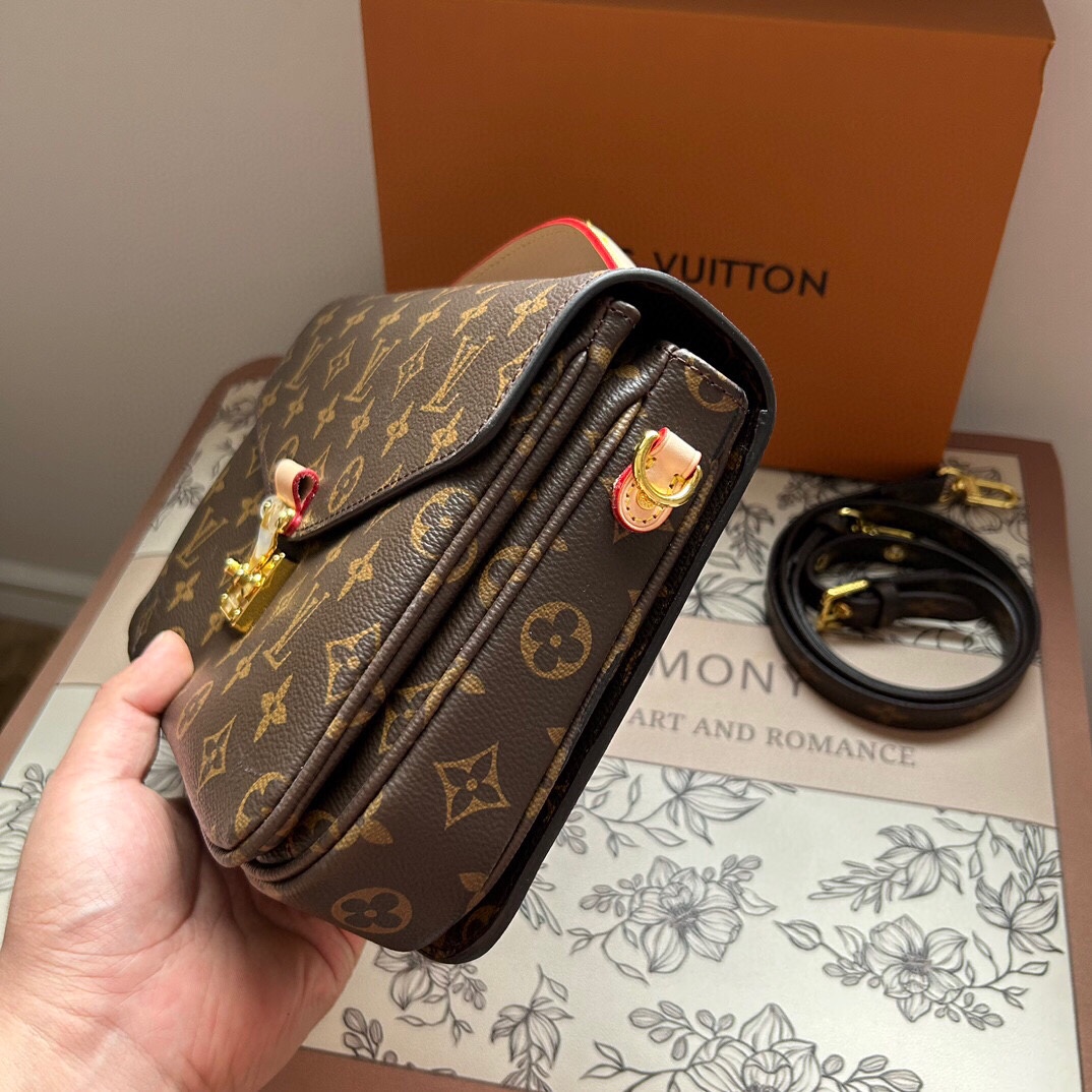 54$ dh LV Metis Envelope bag size 25x18 cm 93635035745 DX672 gallery