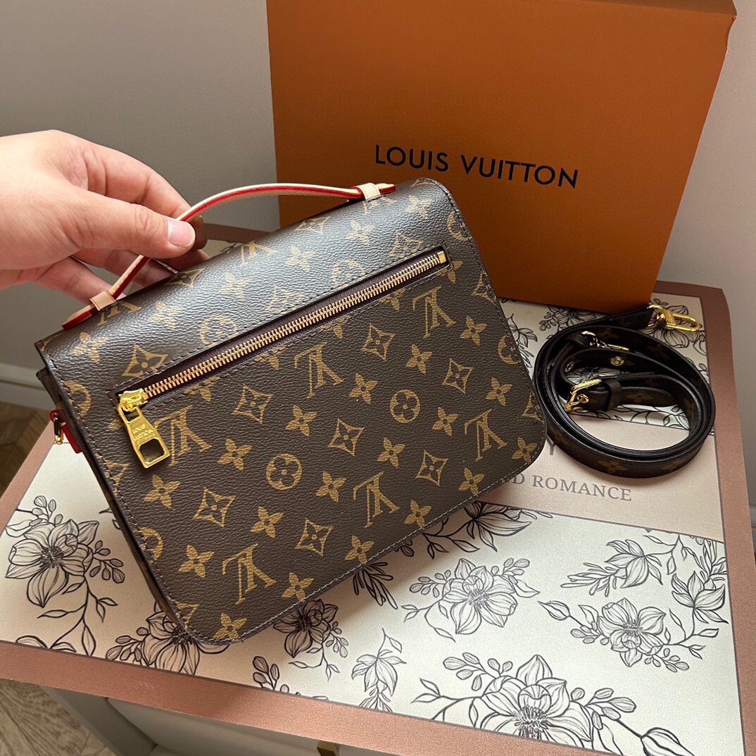 54$ dh LV Metis Envelope bag size 25x18 cm 93635035745 DX672 gallery