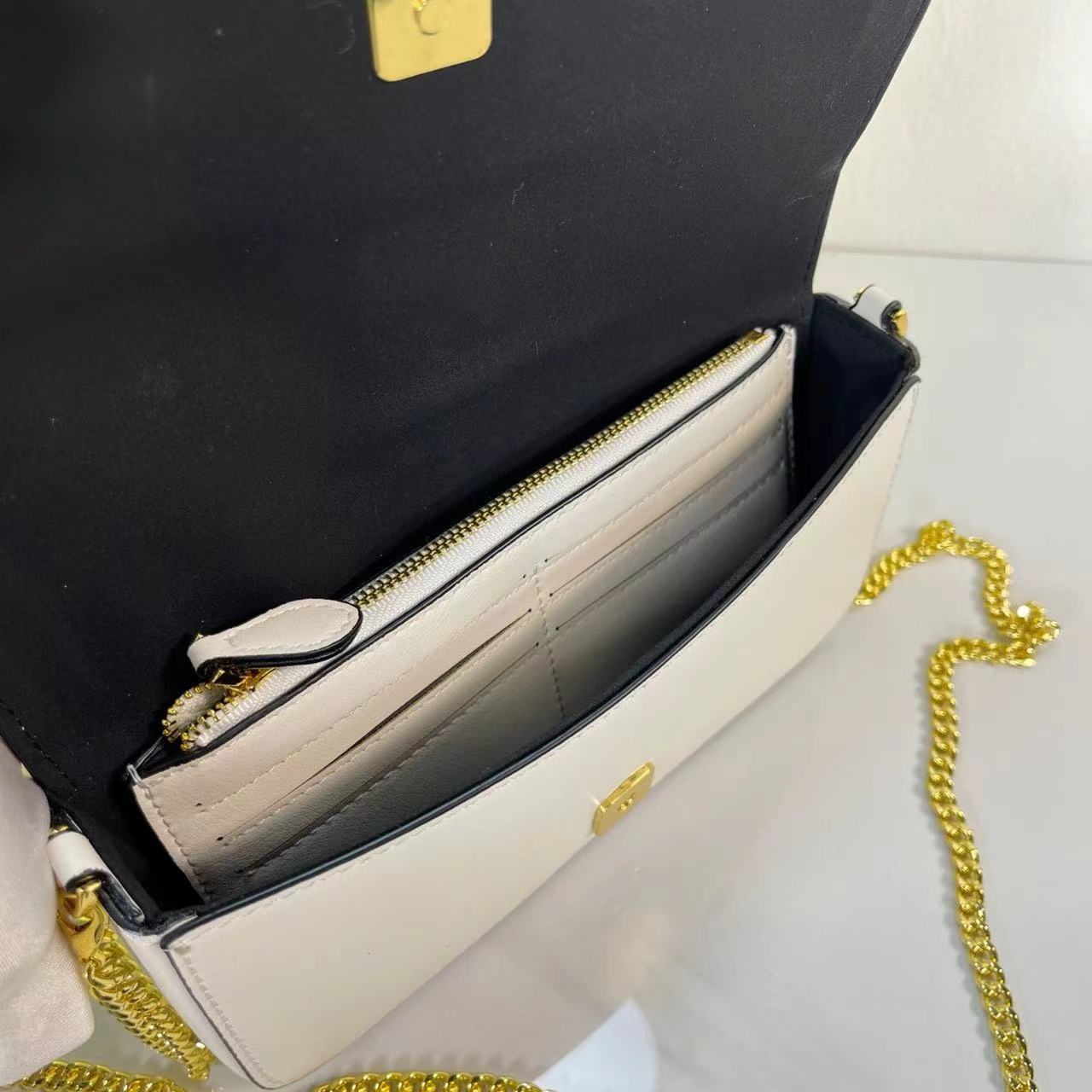 54$ new_dh FENDI  size 21X11X4 CM 53142035515 XR6B172 gallery
