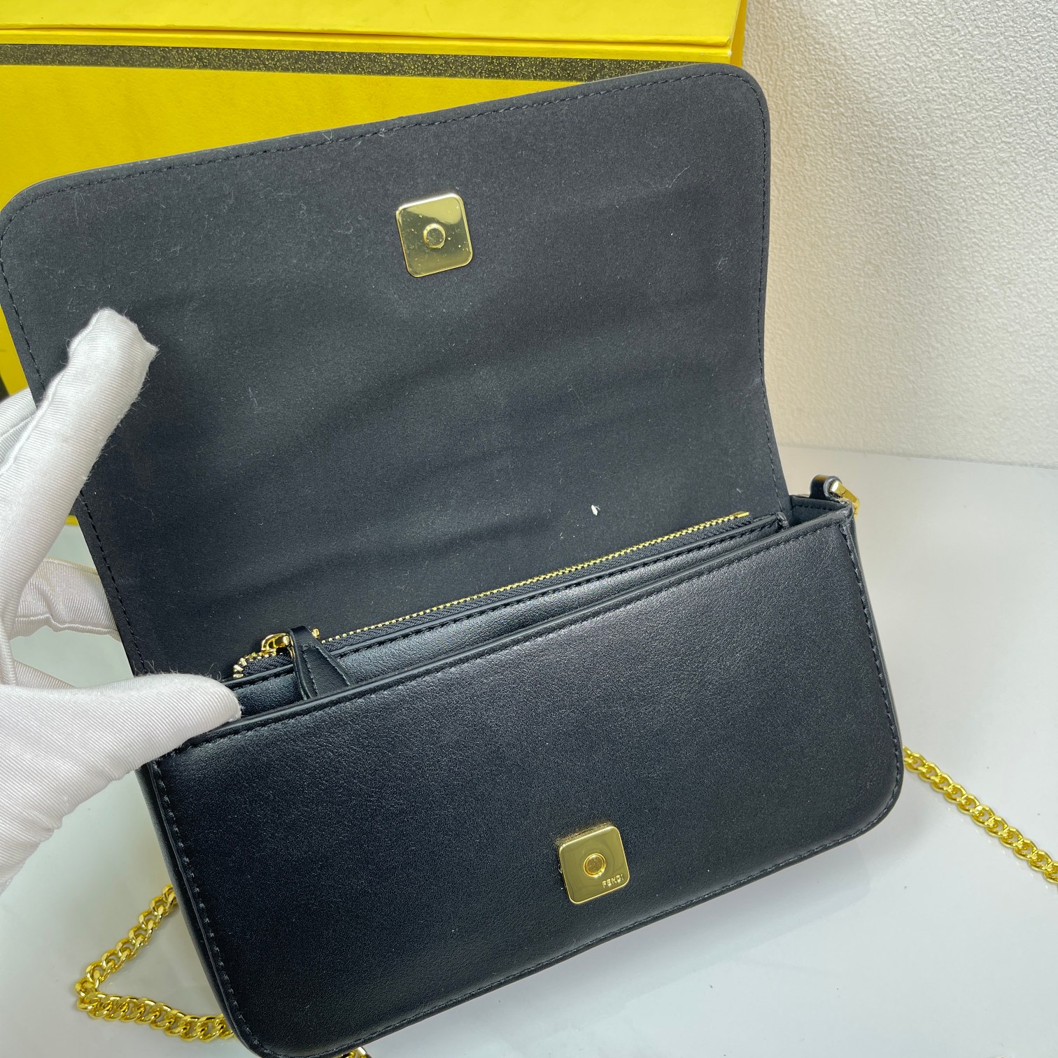54$ new_dh FENDI  size 21X11X4 CM 53142035515 XR6B172 gallery