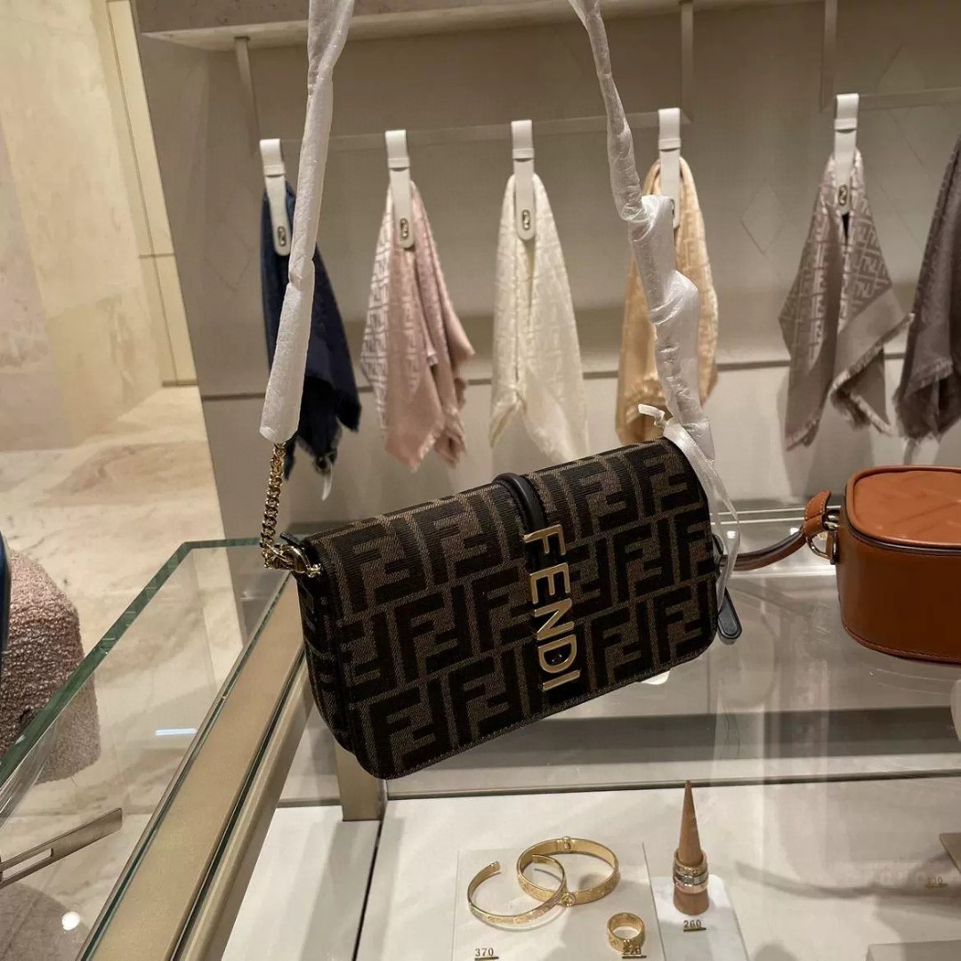 54$ new_dh FENDI  size 21X11X4 CM 53142035515 XR6B172 gallery