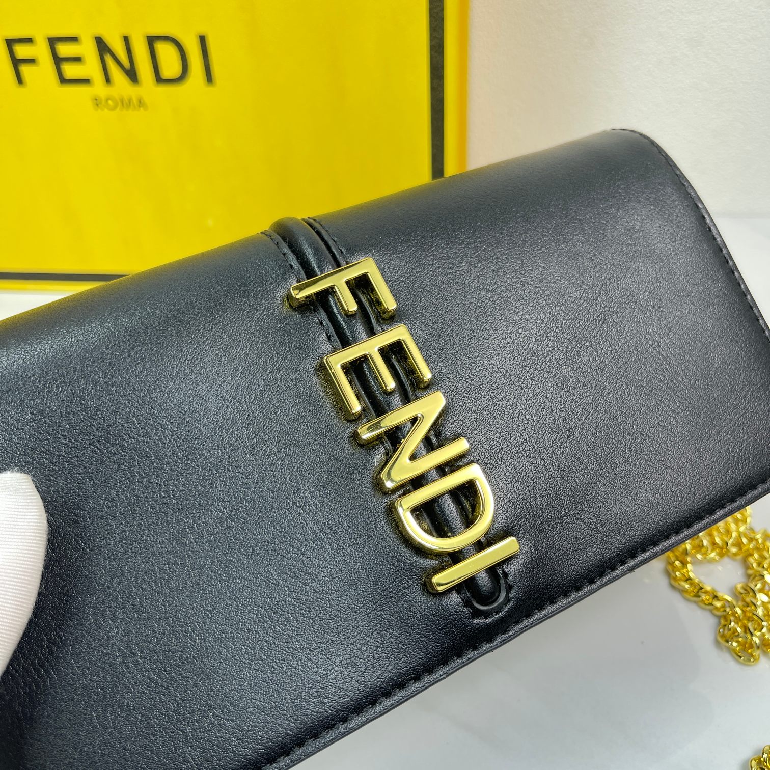 54$ new_dh FENDI  size 21X11X4 CM 53142035515 XR6B172 gallery