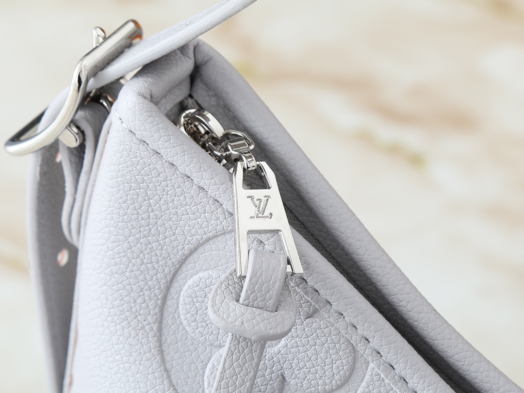 56$ LV CarryAll Mono gram Empreinte size 29x24x12 cm 437200 BR1974 gallery
