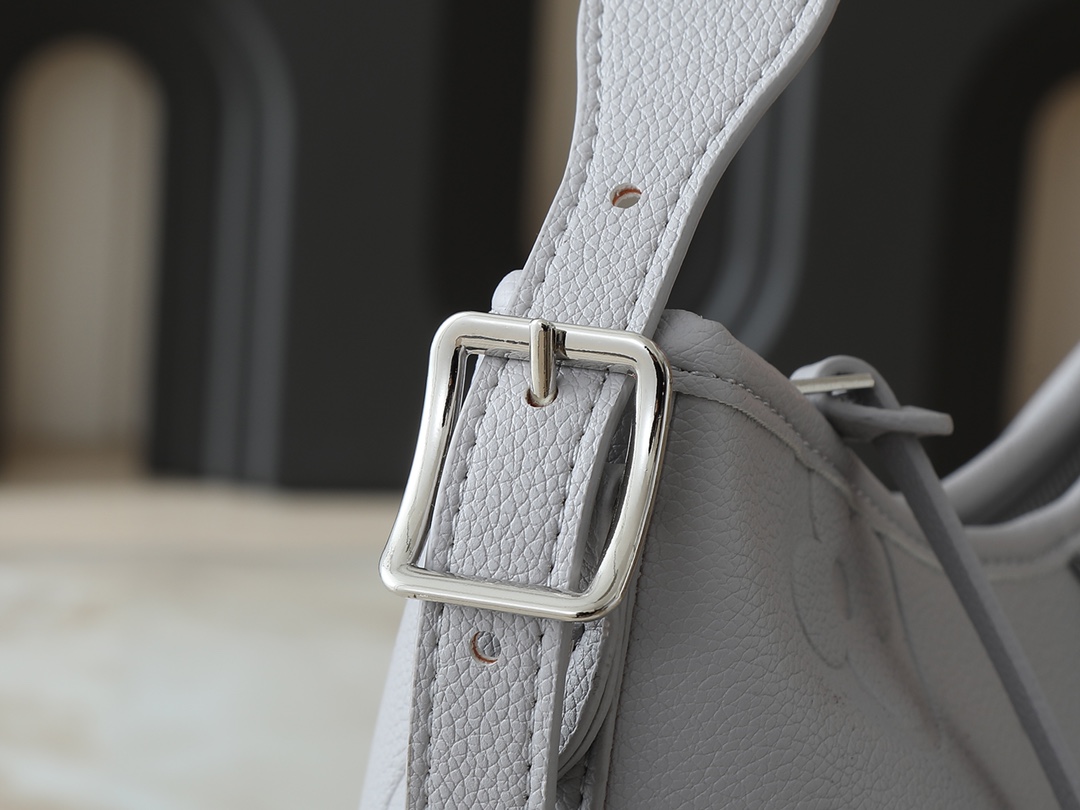 56$ LV CarryAll Mono gram Empreinte size 29x24x12 cm 437200 BR1974 gallery